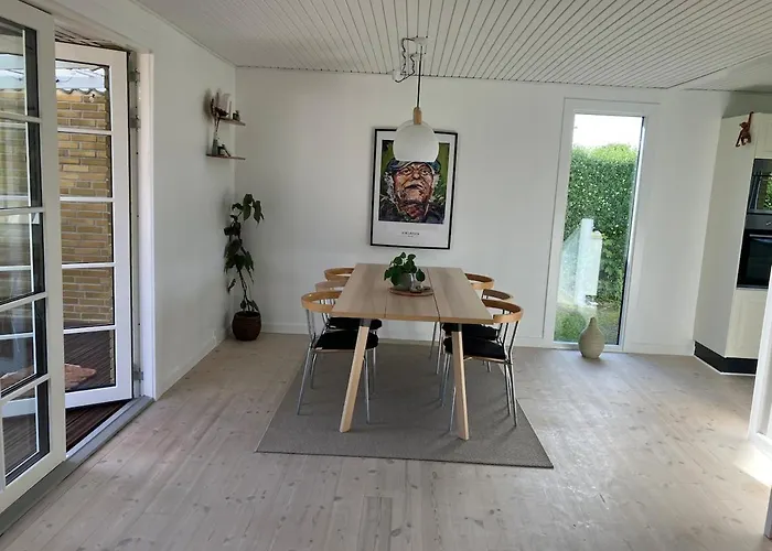 House Close To City Center, Beach And Great Northern